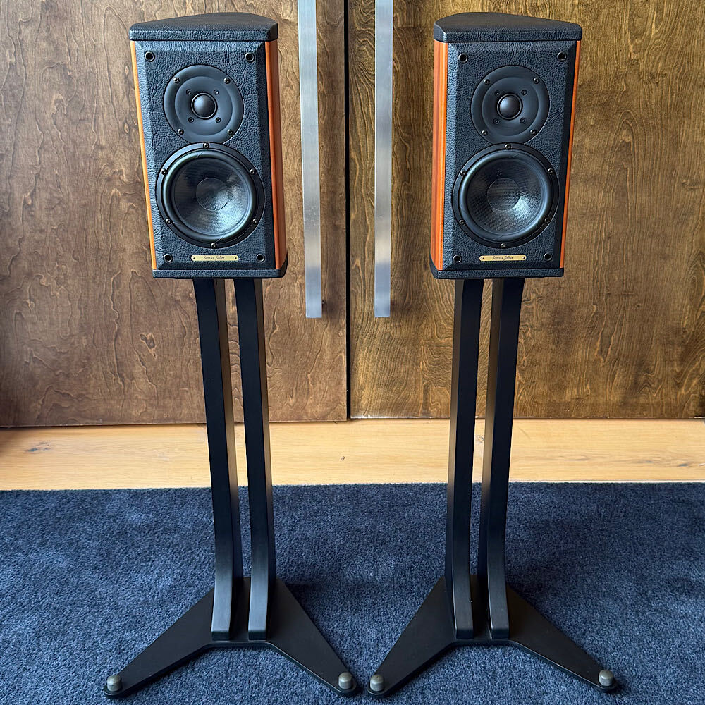 Sonus Faber Liuto Bookshelf speaker with stands, Pre-Owned