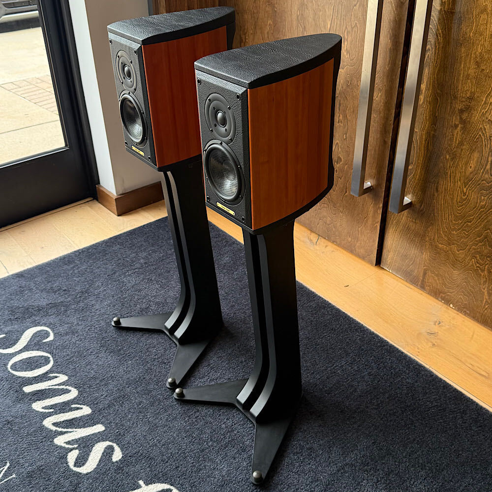 Sonus Faber Liuto Bookshelf speaker with stands, Pre-Owned