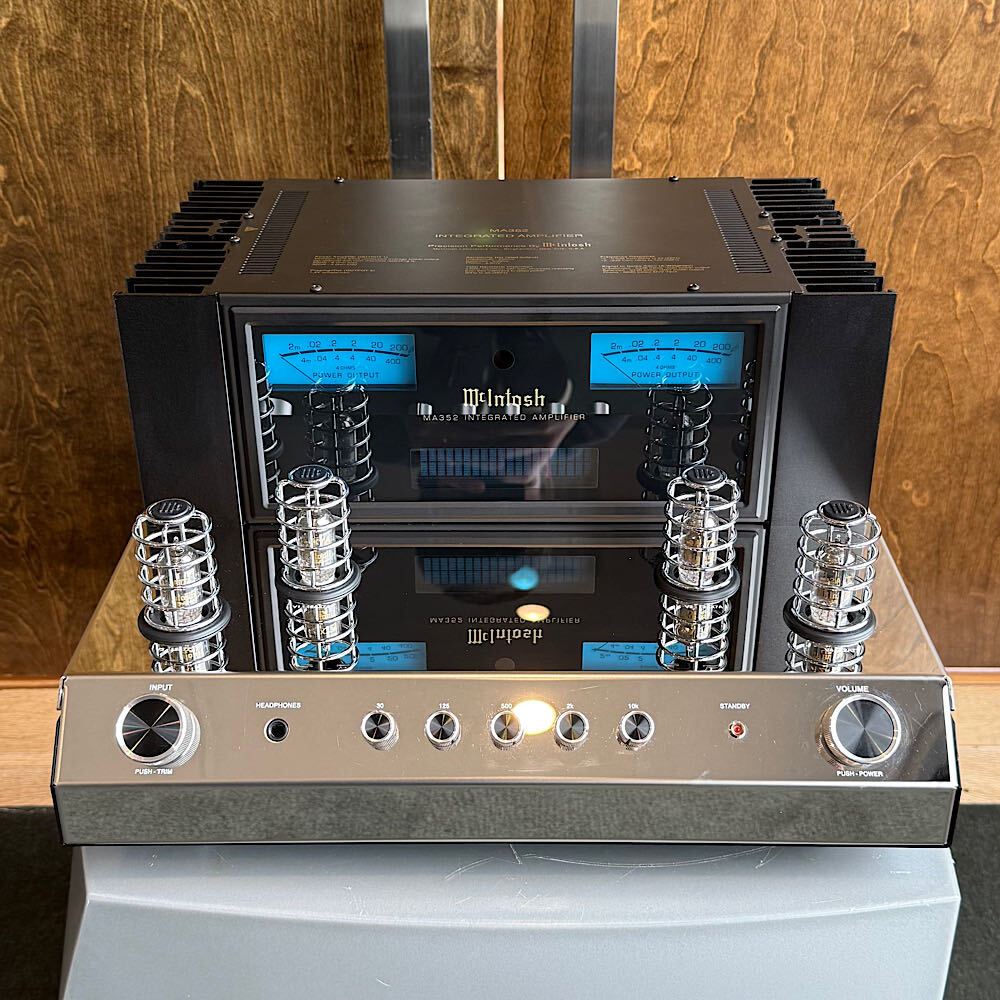 McIntosh MA352 Hybrid Integrated Amplifier, Ex-Demo