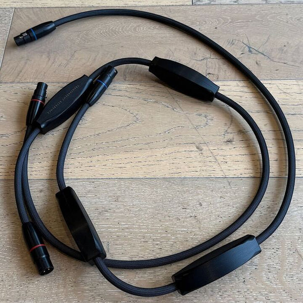 Transparent GEN 5 Referenced Balanced Interconnect Pair 1m, Pre-Owned