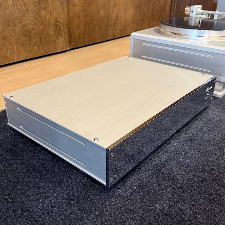 Burmester 175 Turntable, Silver, Demo