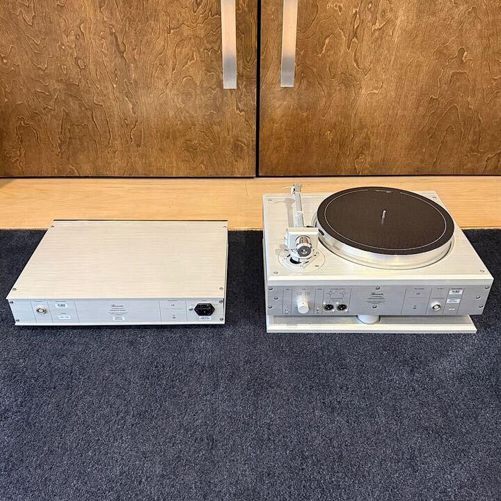 Burmester 175 Turntable, Silver, Demo