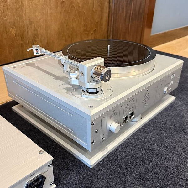 Burmester 175 Turntable, Silver, Demo