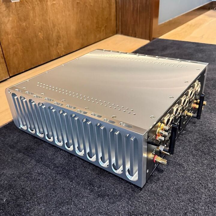 Dan D'Agostino Progression Integrated Amplifier w/DAC, Silver, Demo